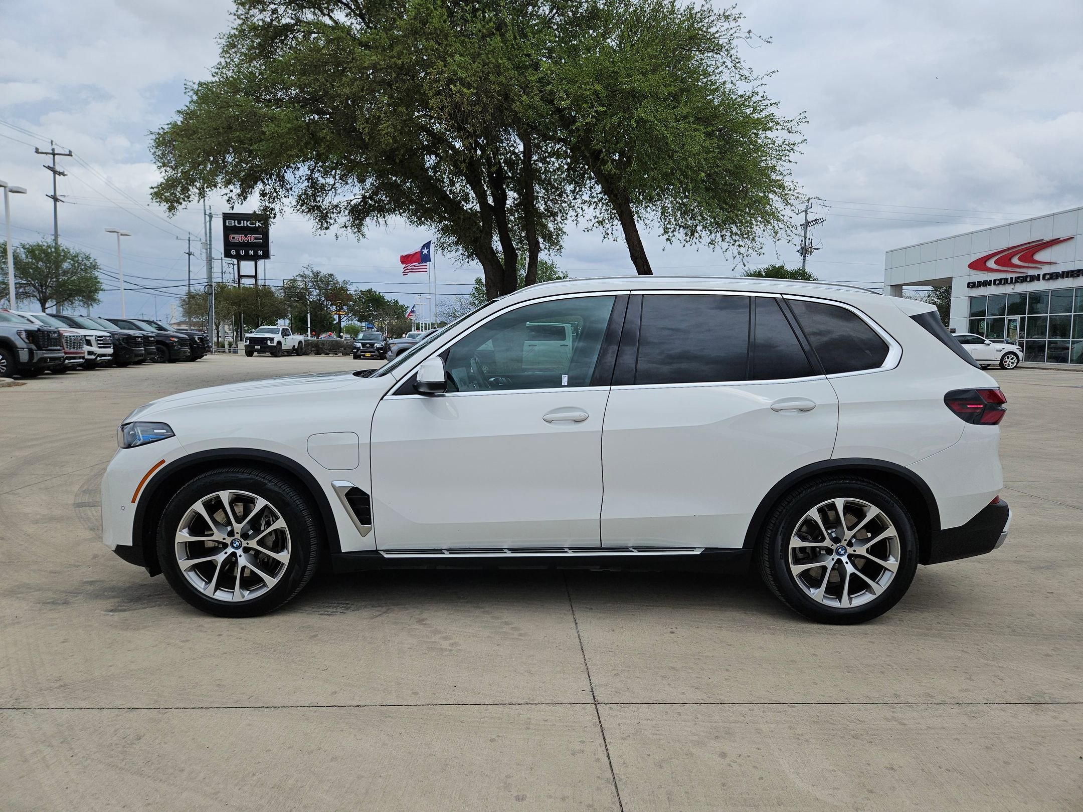 Used 2025 BMW X5 xDrive50e AWD/4WD image 6