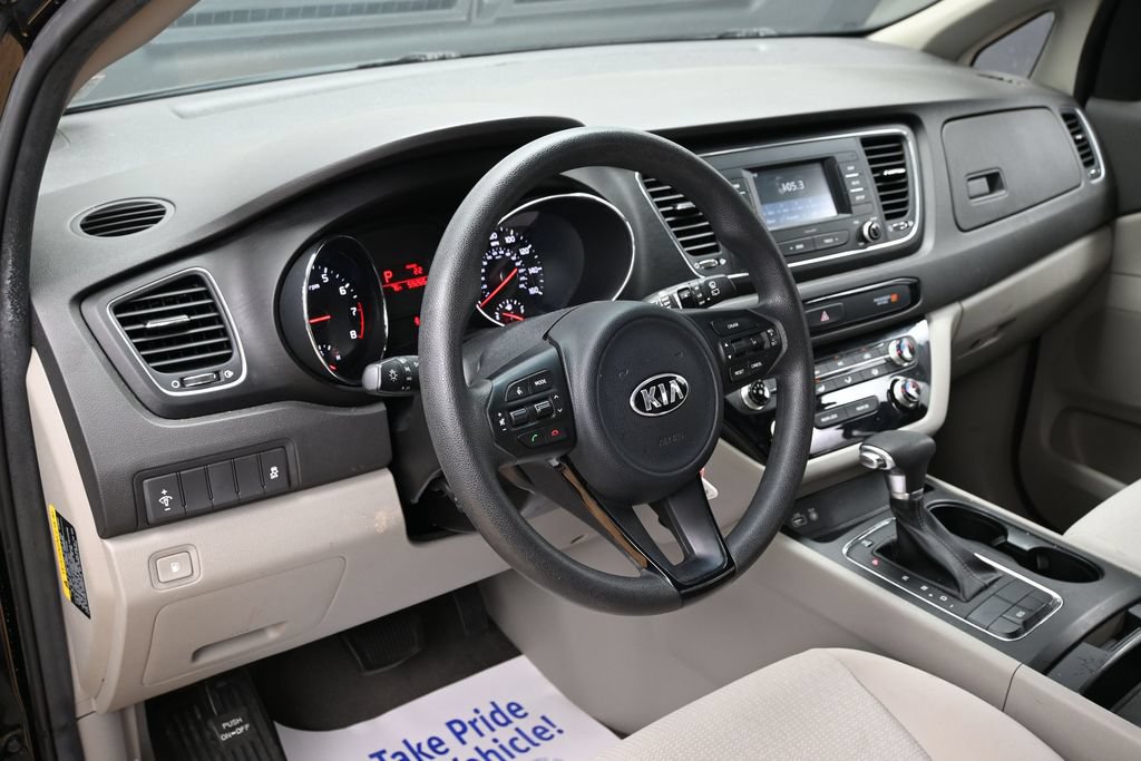 Used 2018 Kia Sedona L FWD image 17