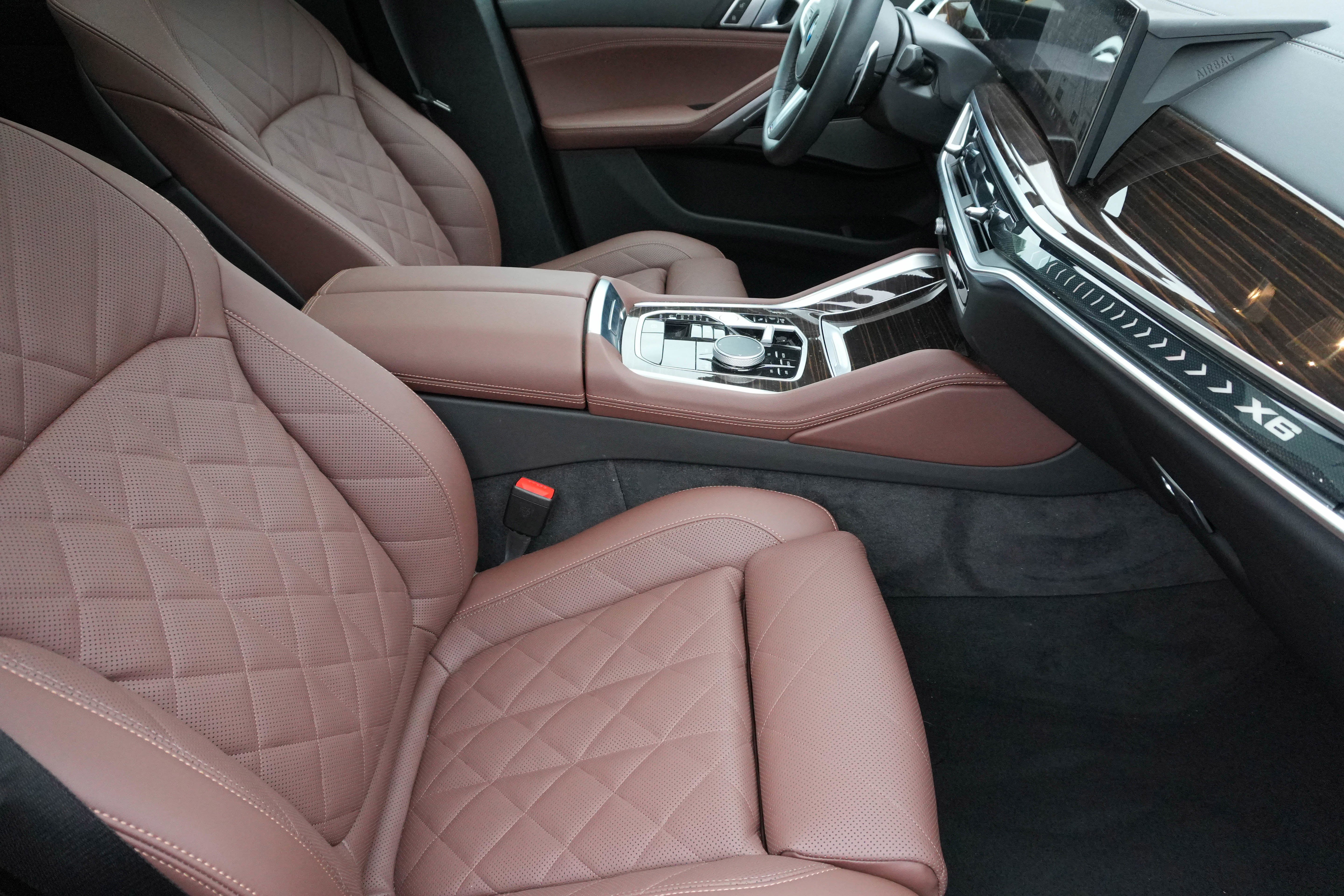 Certified 2026 BMW X6 xDrive40i AWD/4WD image 13