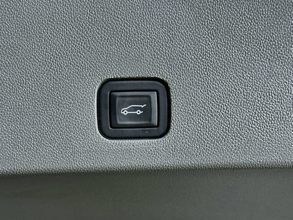Certified 2024 Cadillac XT6 Premium Luxury w/ LPO, Floor Liner Package AWD/4WD image 34