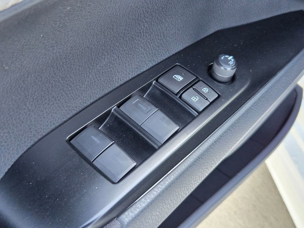 Used 2025 Toyota Camry SE image 12