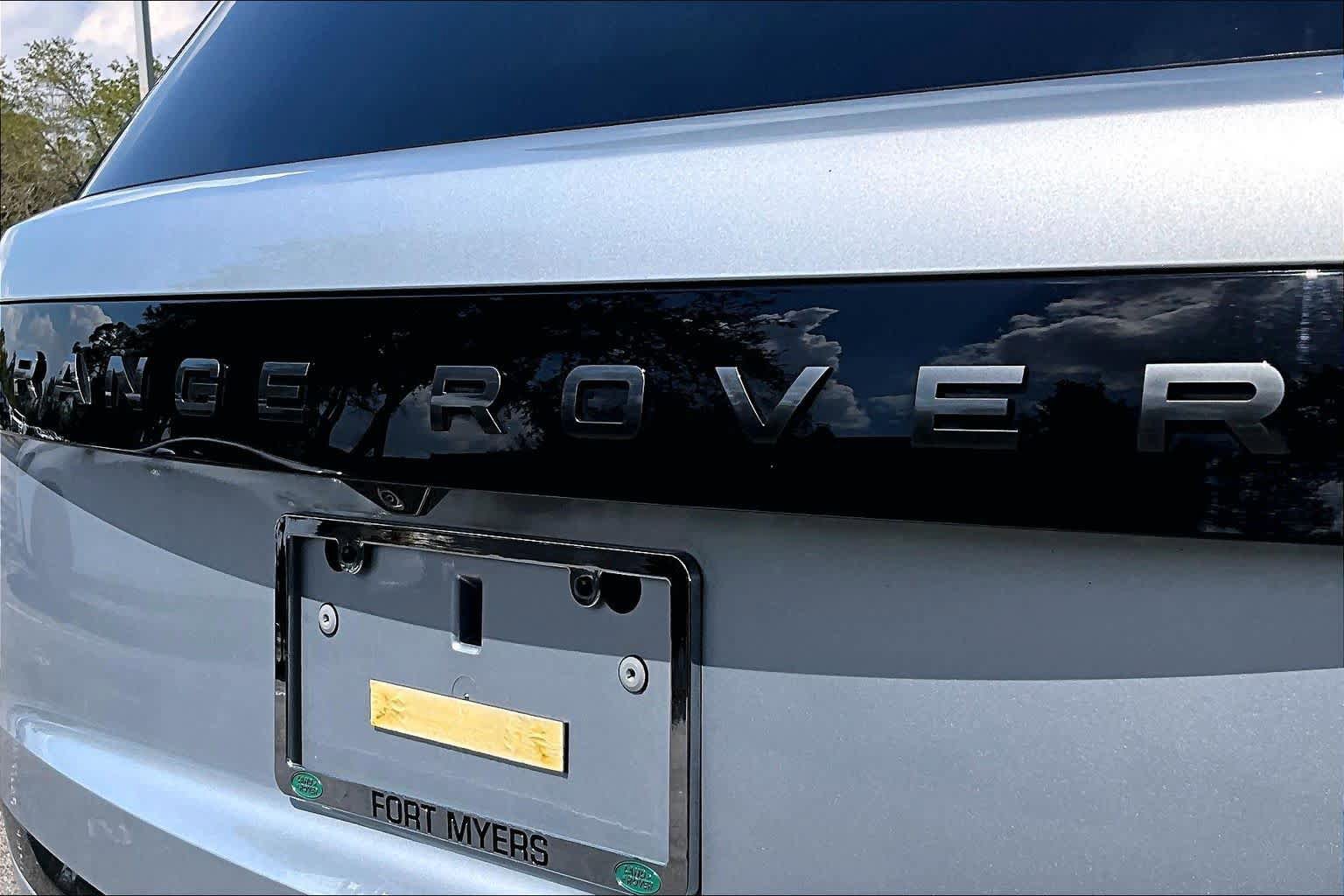 Used 2025 Land Rover Range Rover SE AWD/4WD image 30