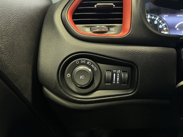 Used 2022 Jeep Renegade Trailhawk w/ Trailer Tow Group image 28