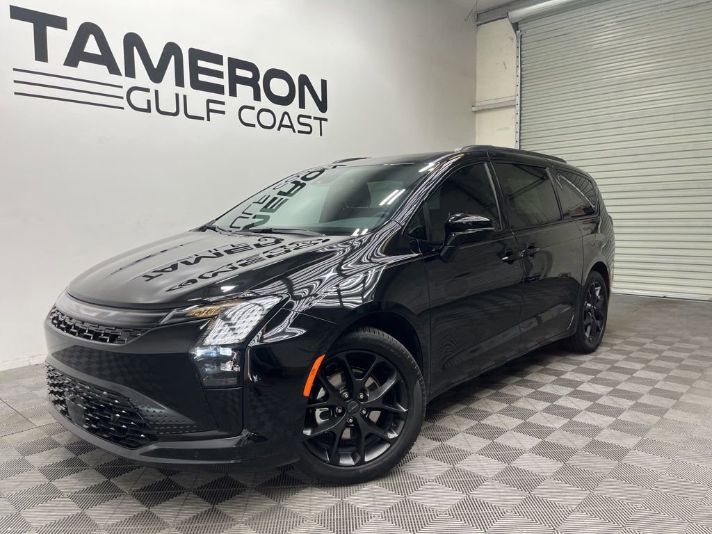 New 2027 Chrysler Pacifica Limited FWD image 1