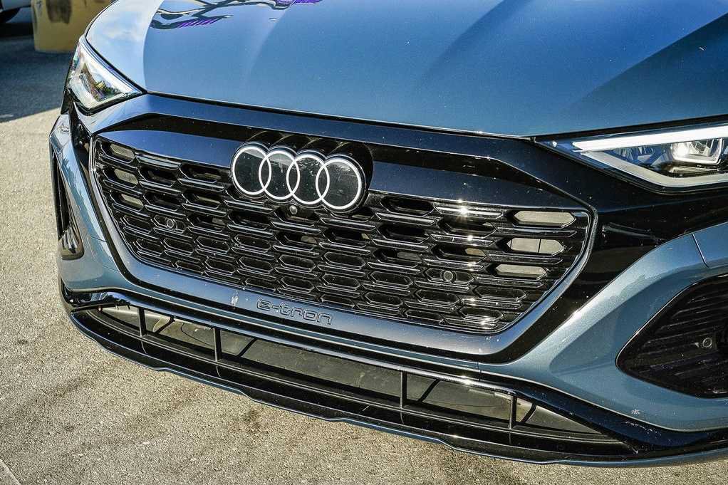 Used 2024 Audi Q8 e-tron Premium AWD/4WD image 8