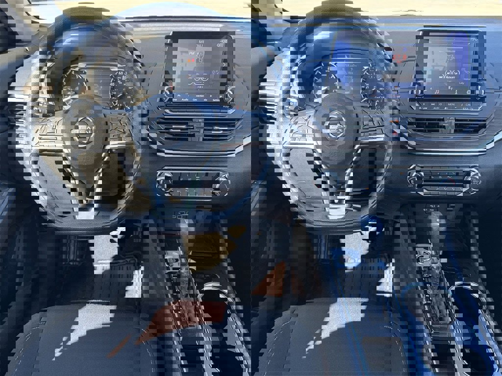 Used 2024 Nissan Altima 2.5 SV image 10