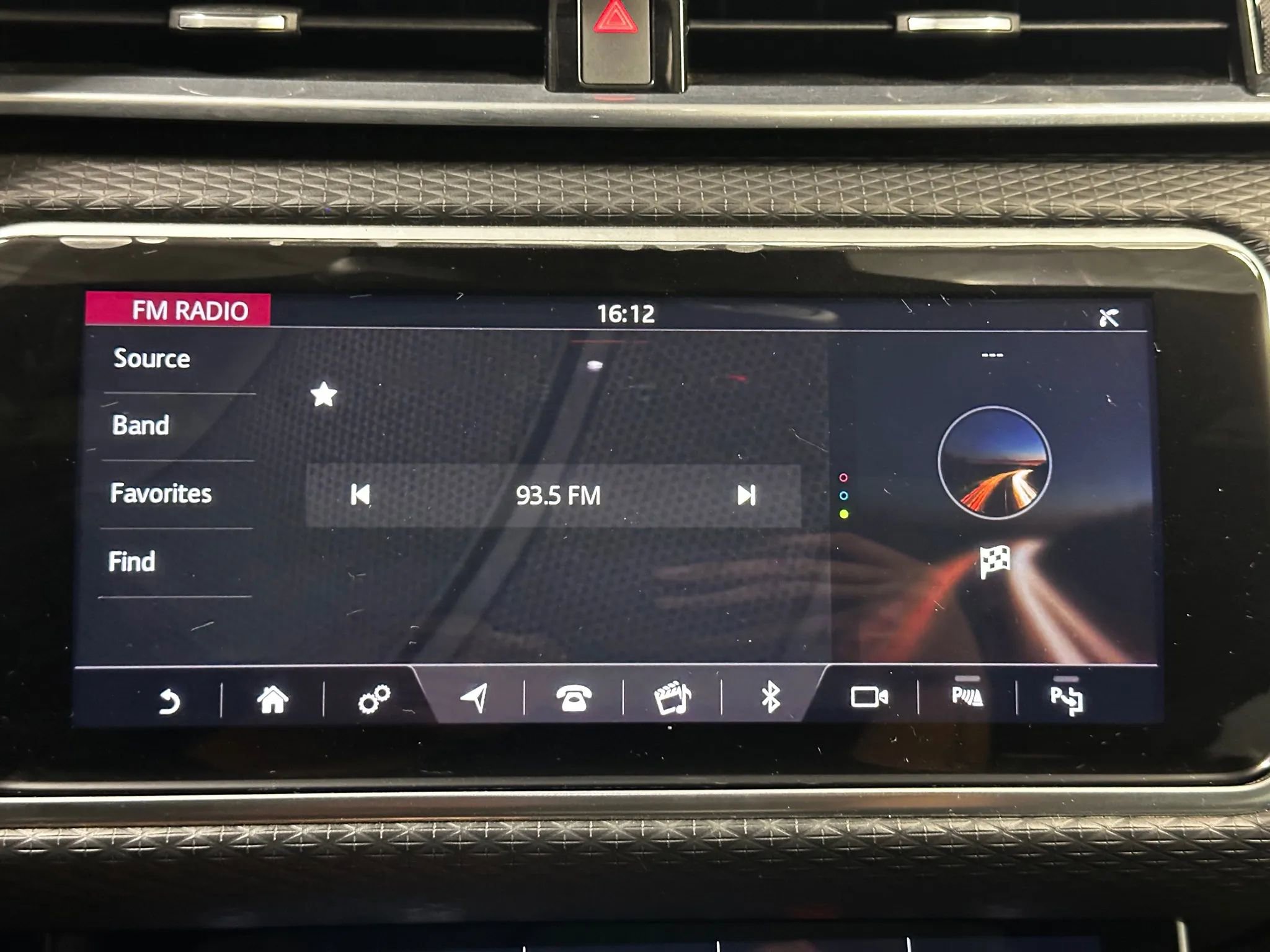 Used 2019 Land Rover Range Rover Velar R-Dynamic SE image 36