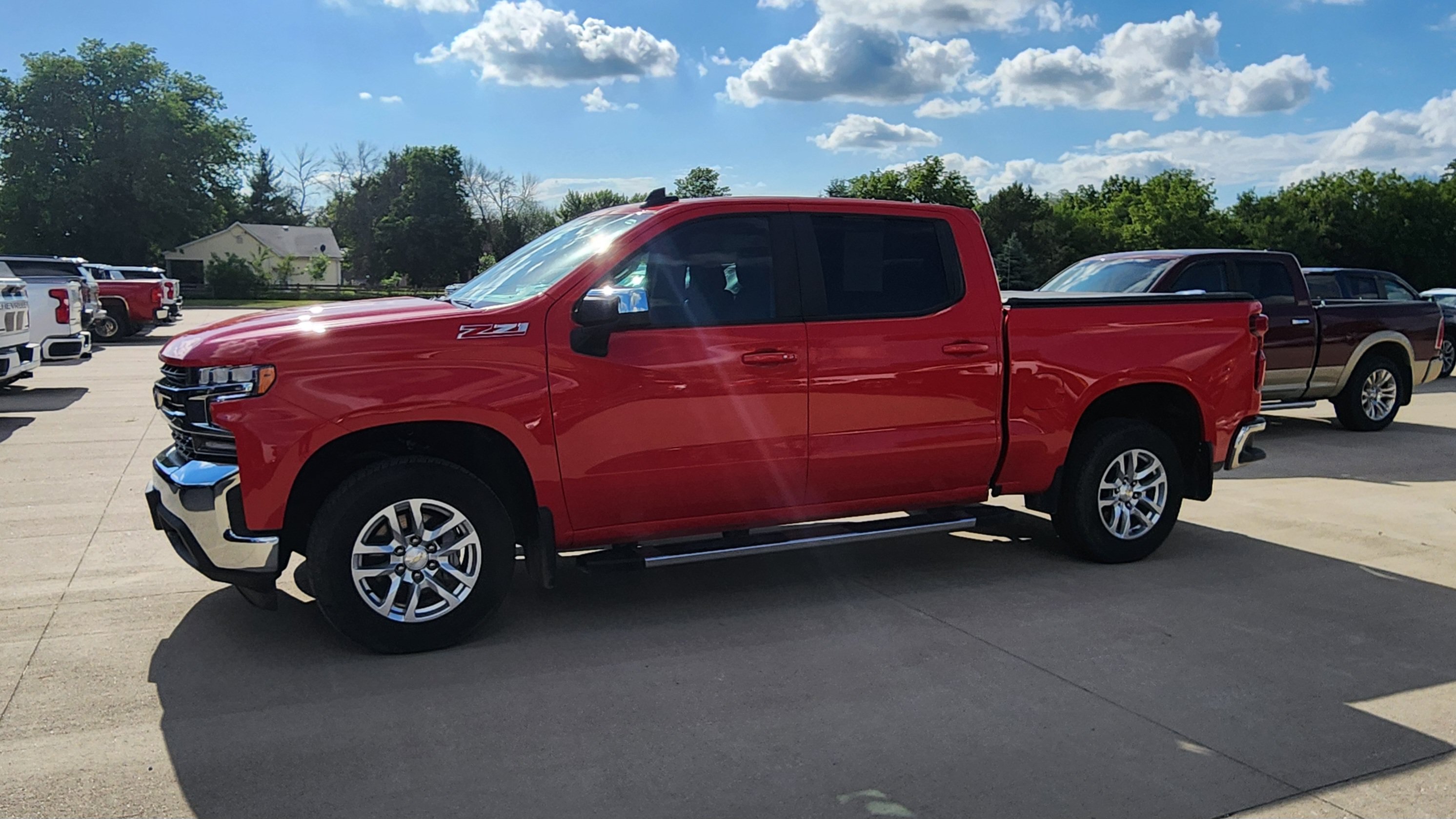 Certified 2021 Chevrolet Silverado 1500 LT w/ Z71 Off-Road Package AWD/4WD image 8