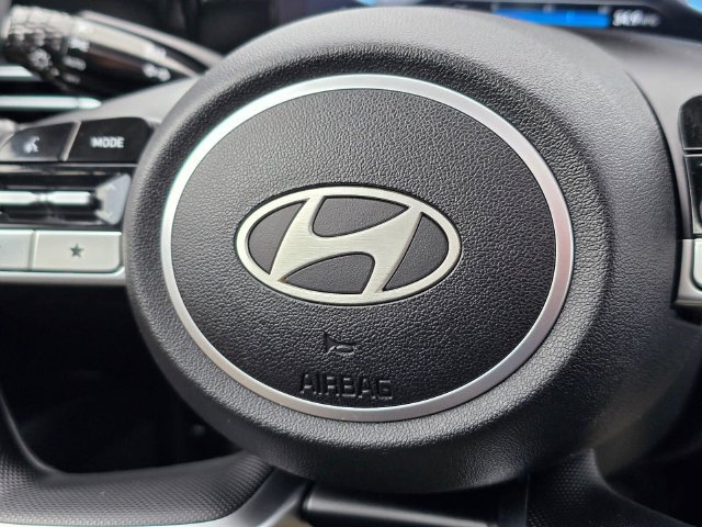 Used 2025 Hyundai Elantra SEL FWD image 31