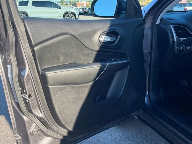 Used 2020 Jeep Cherokee Latitude Plus image 26