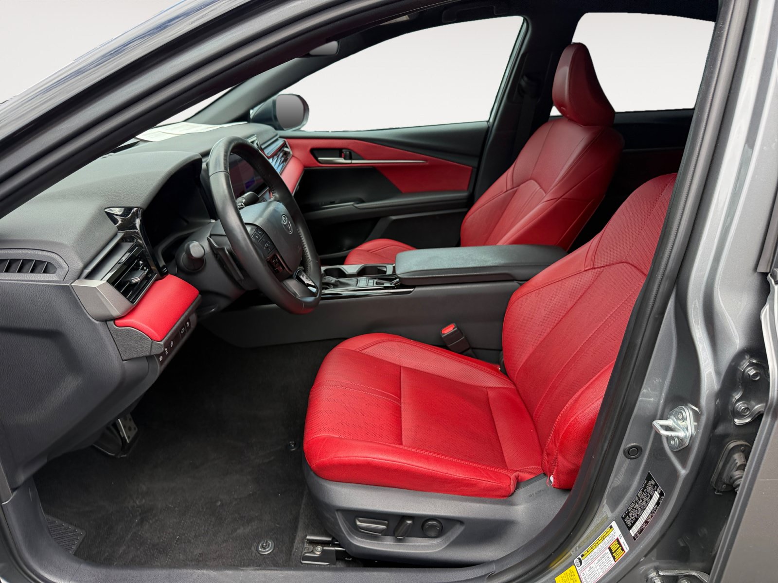 Used 2025 Toyota Camry XSE FWD image 10