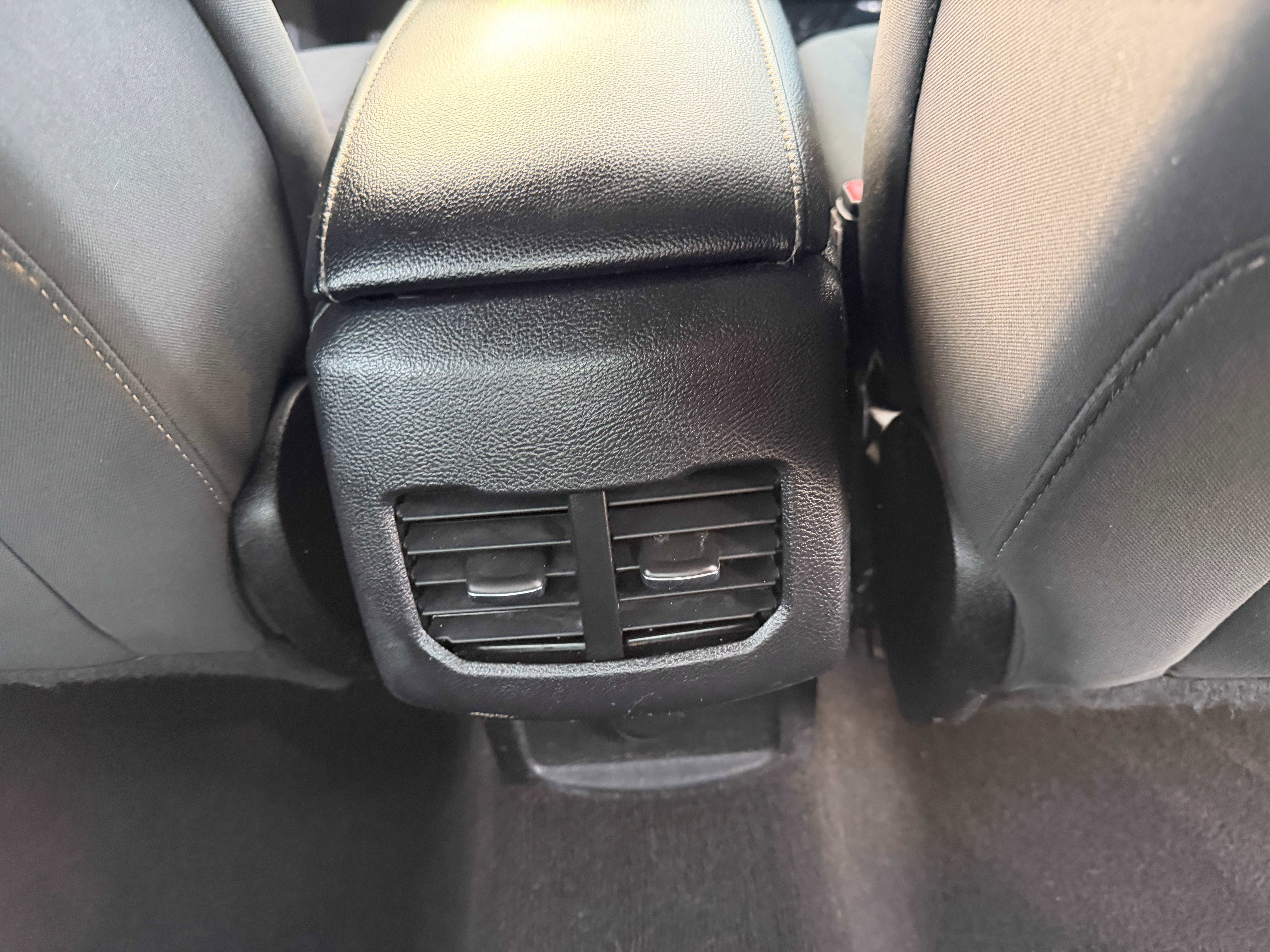 Used 2019 Ford Fusion SE FWD image 13