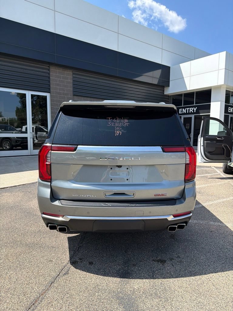 Used 2025 GMC Yukon XL Denali AWD/4WD image 5