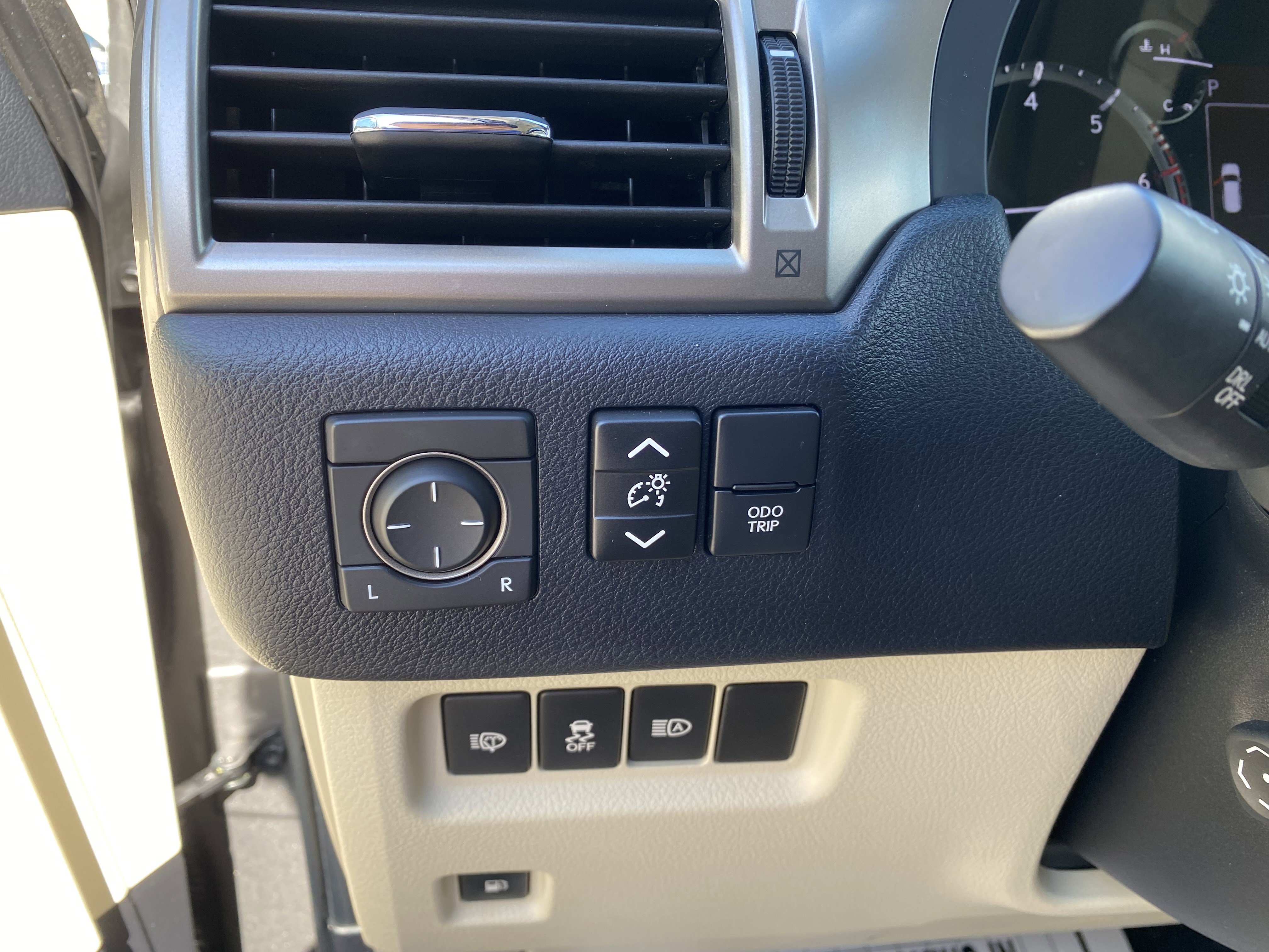 Used 2020 Lexus GX 460 Premium w/ Premium Package image 18