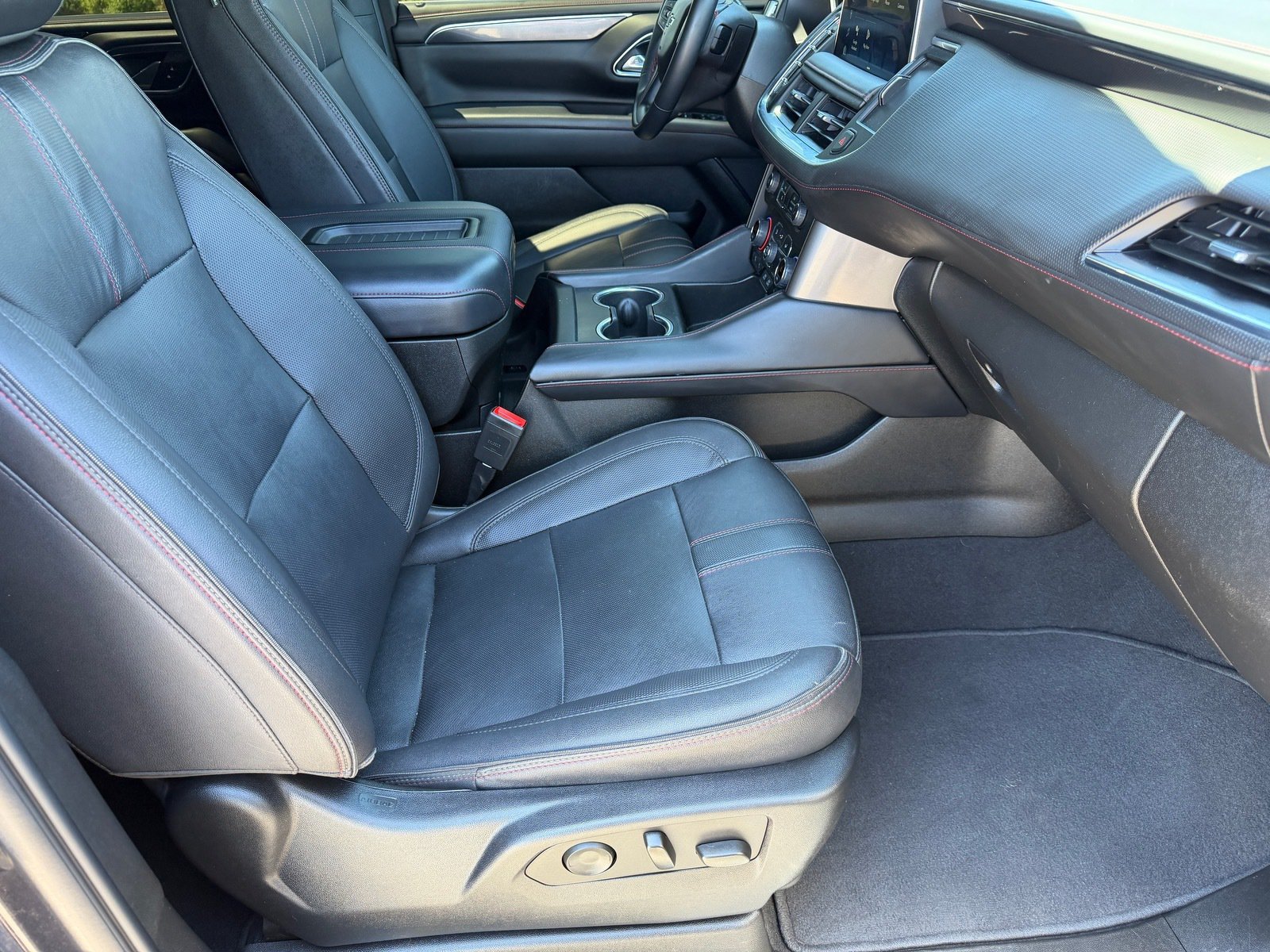 Used 2023 Chevrolet Suburban RST w/ Luxury Package AWD/4WD image 11