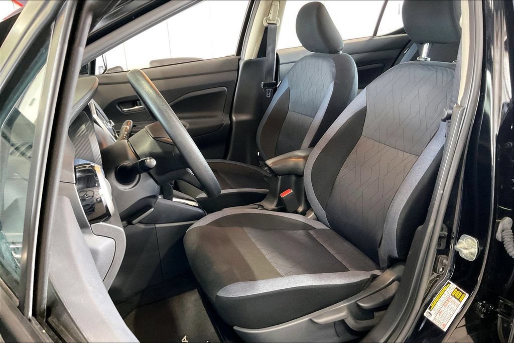 Used 2025 Nissan Versa SV FWD image 3