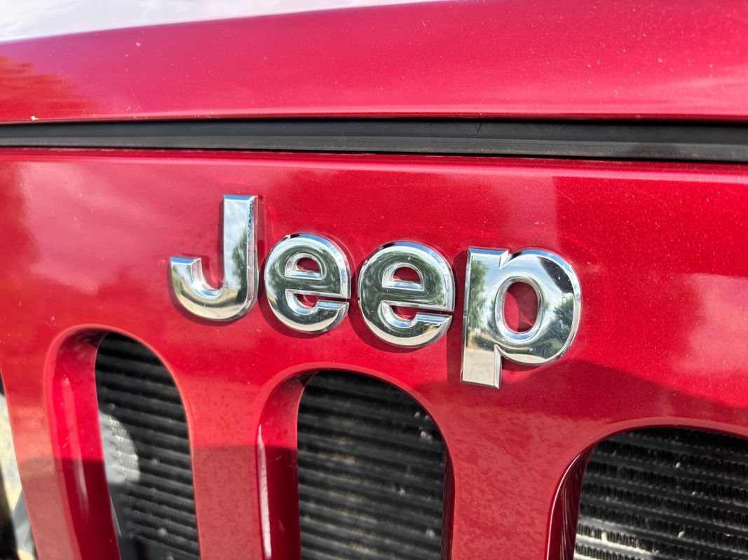 Used 2013 Jeep Wrangler Unlimited Sahara w/ Dual Top Group AWD/4WD image 12