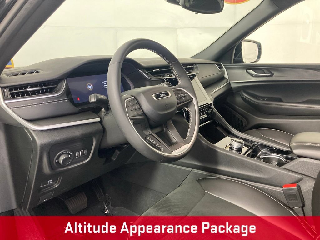 Used 2023 Jeep Grand Cherokee L Laredo AWD/4WD image 14