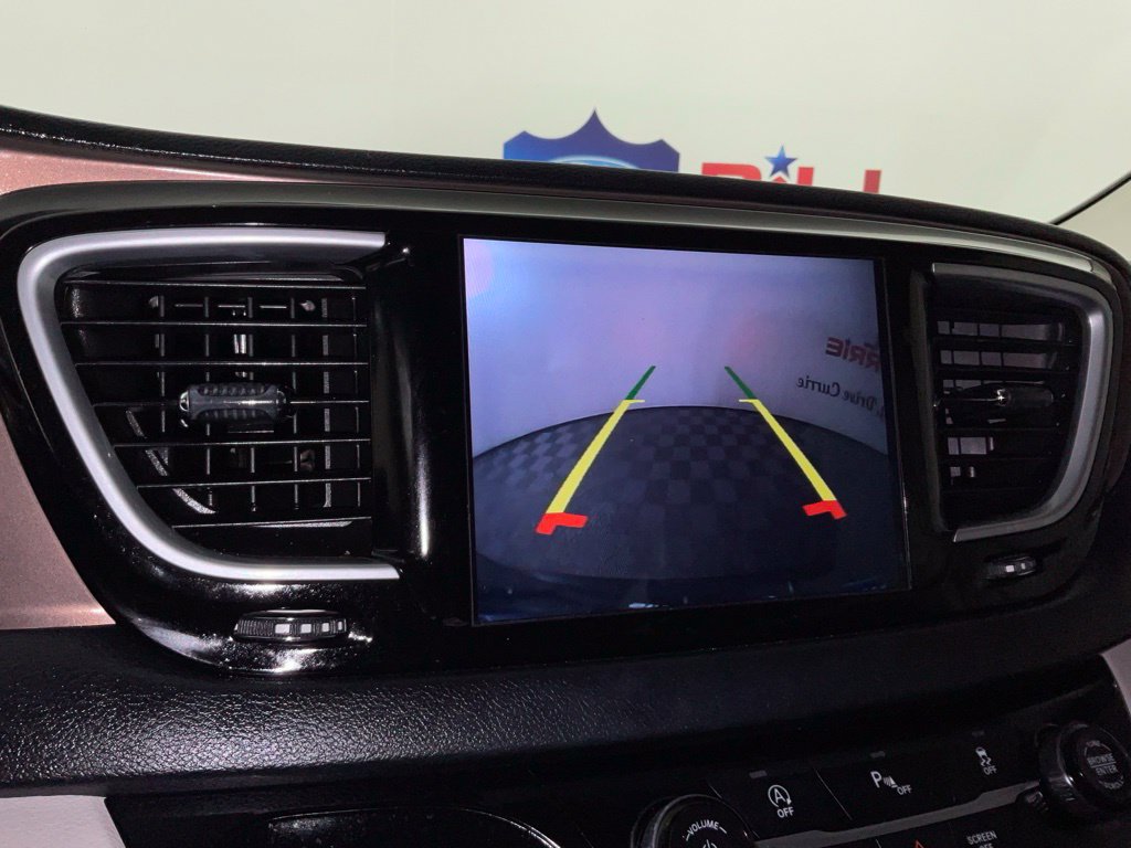 Used 2018 Chrysler Pacifica Touring-L Plus FWD image 23