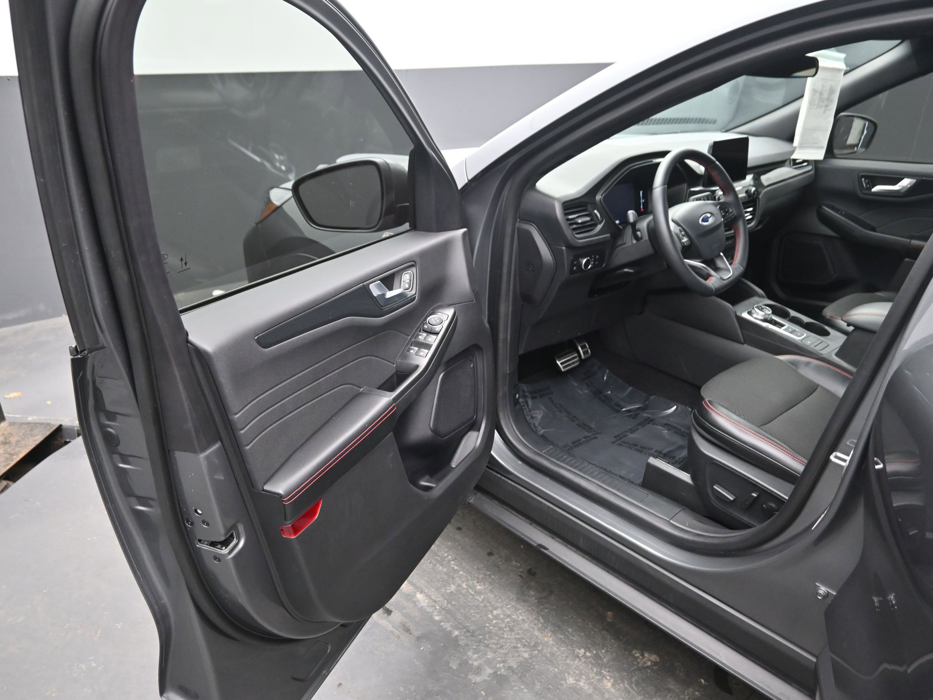 Used 2024 Ford Escape ST-Line w/ Equipment Group 301A image 14