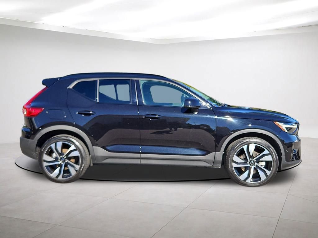 Used 2024 Volvo XC40 B5 Plus w/ Climate Package image 8