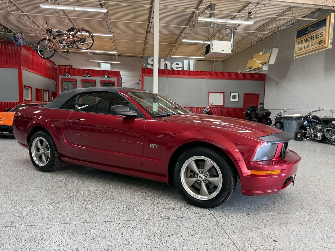 Used 2005 Ford Mustang GT RWD image 11
