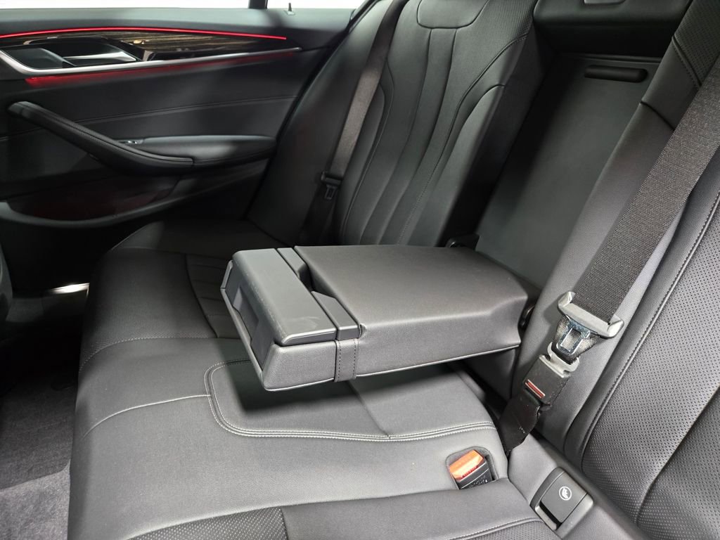 Used 2021 BMW 530e xDrive w/ M Sport Package image 35