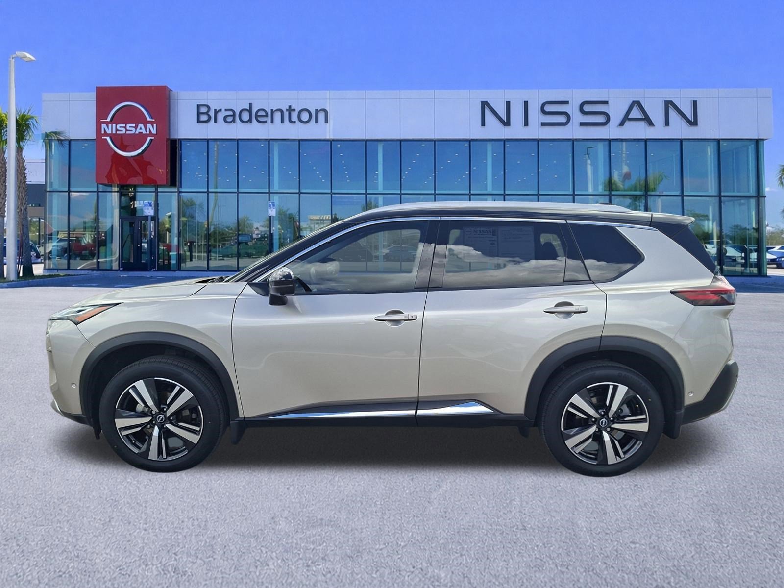 Certified 2022 Nissan Rogue Platinum w/ Head-Up Display Package image 8