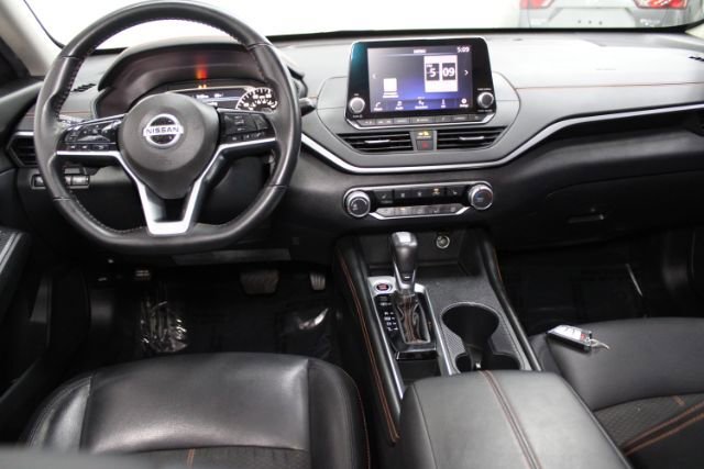 Used 2020 Nissan Altima 2.5 SR w/ Premium Package image 2