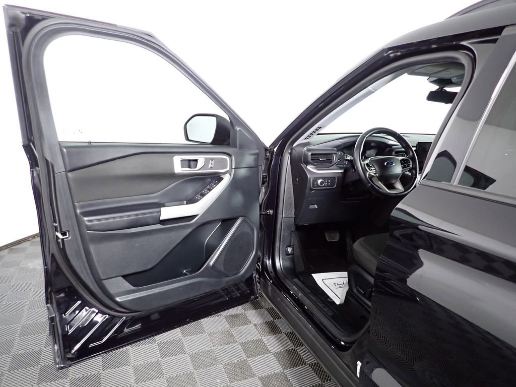 Used 2020 Ford Explorer XLT w/ Comfort Package image 14