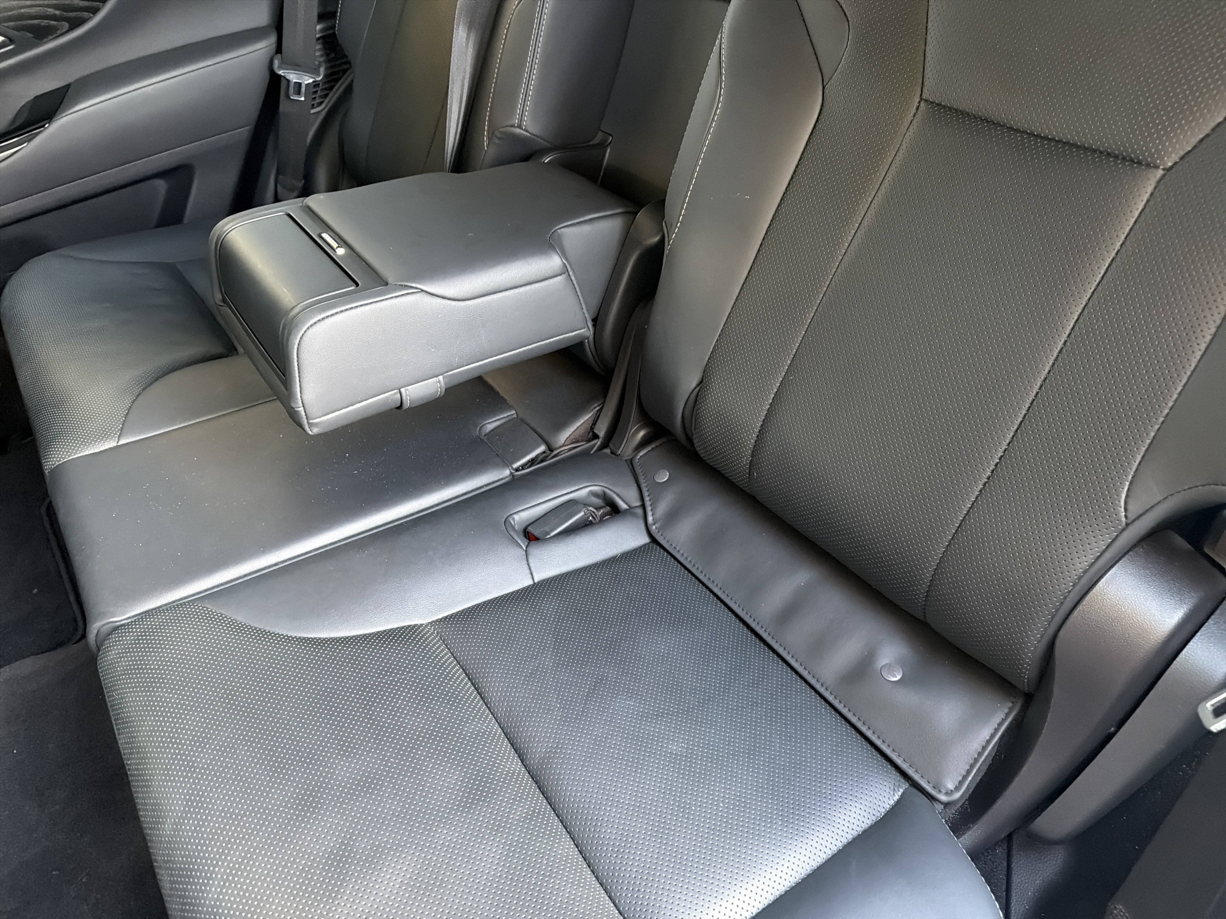 Used 2022 Lexus LX 600 4WD w/ Interior Upgrade Package image 30