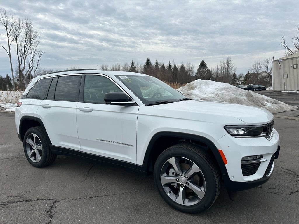 New 2025 Jeep Grand Cherokee Limited w/ Luxury Tech Group II AWD/4WD image 1