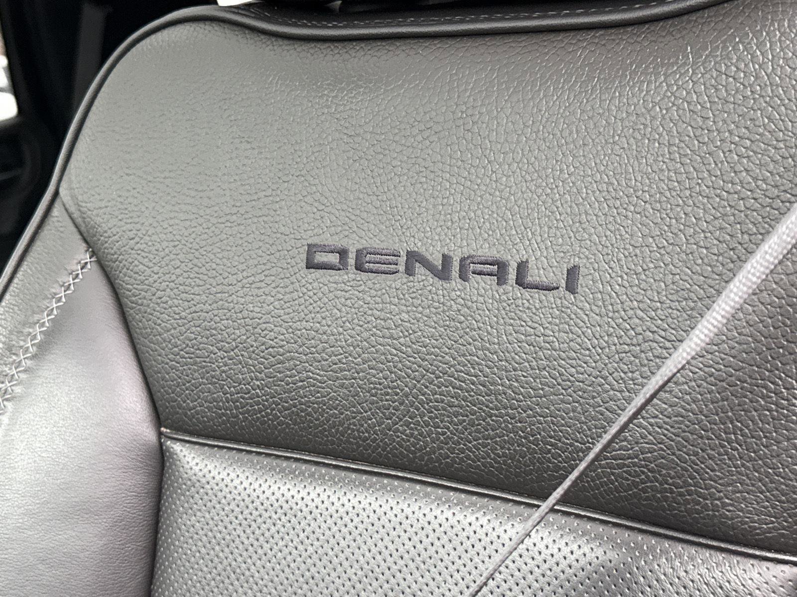 Used 2023 GMC Yukon Denali image 17