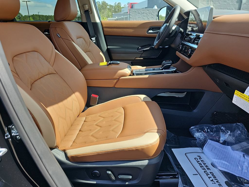 New 2026 Nissan Pathfinder Platinum FWD image 13