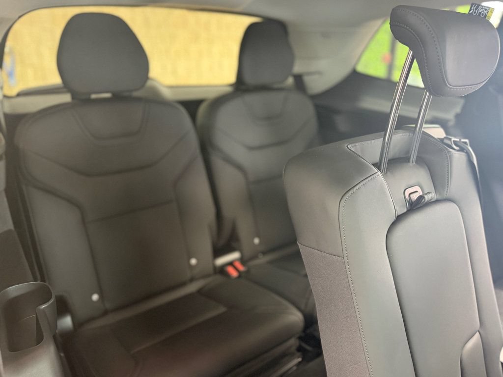 Used 2025 Volvo EX90 Ultra AWD/4WD image 19
