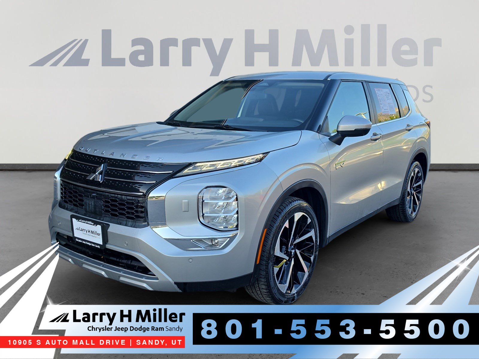 Used 2024 Mitsubishi Outlander 4WD Plug-In Hybrid image 1