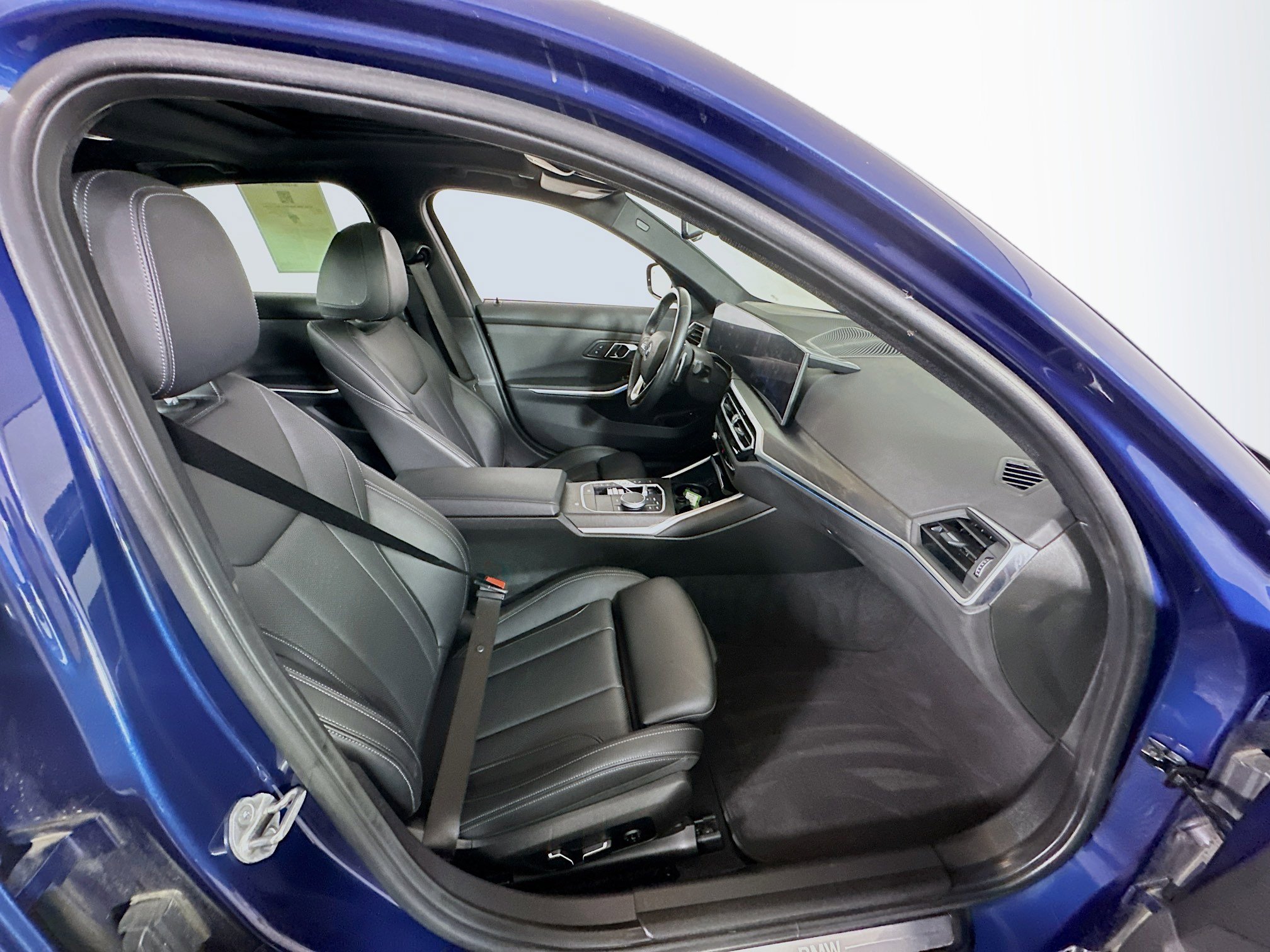 Used 2024 BMW 330e image 33