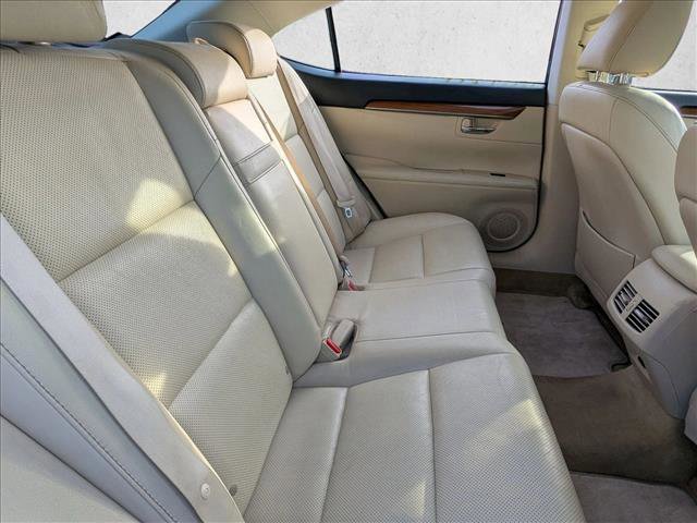Used 2013 Lexus ES 300h image 20