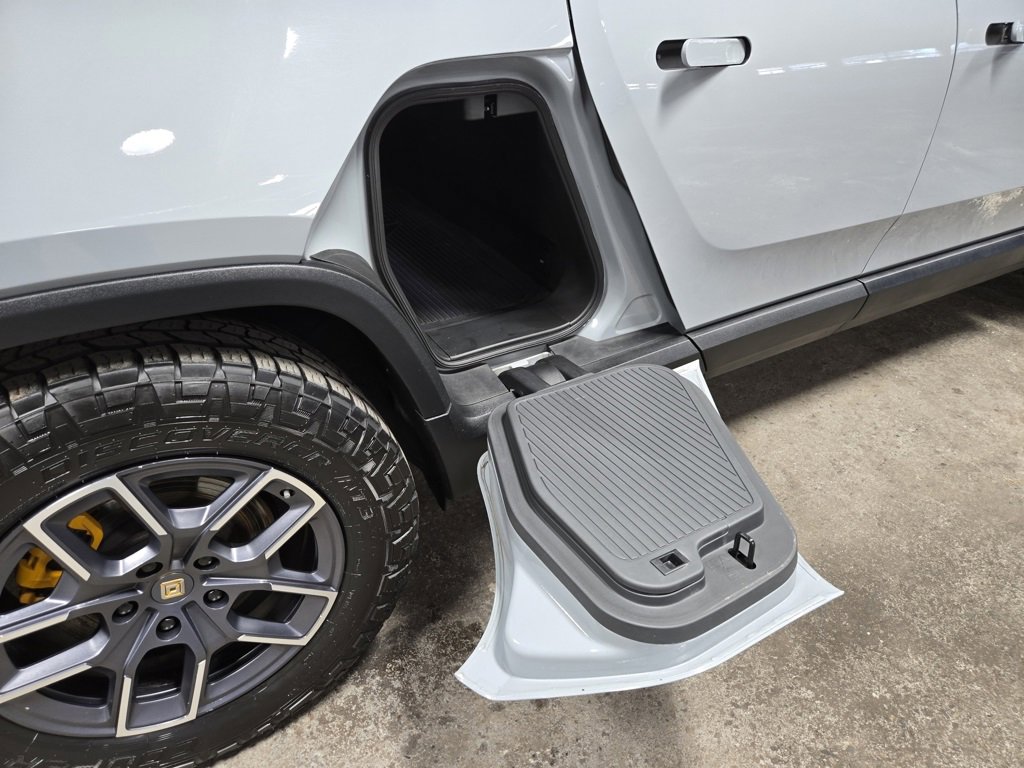 Used 2022 Rivian R1T Adventure image 45