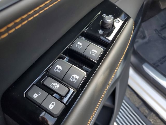 Used 2024 Jeep Grand Wagoneer Series III w/ HD Trailer Tow Package image 23