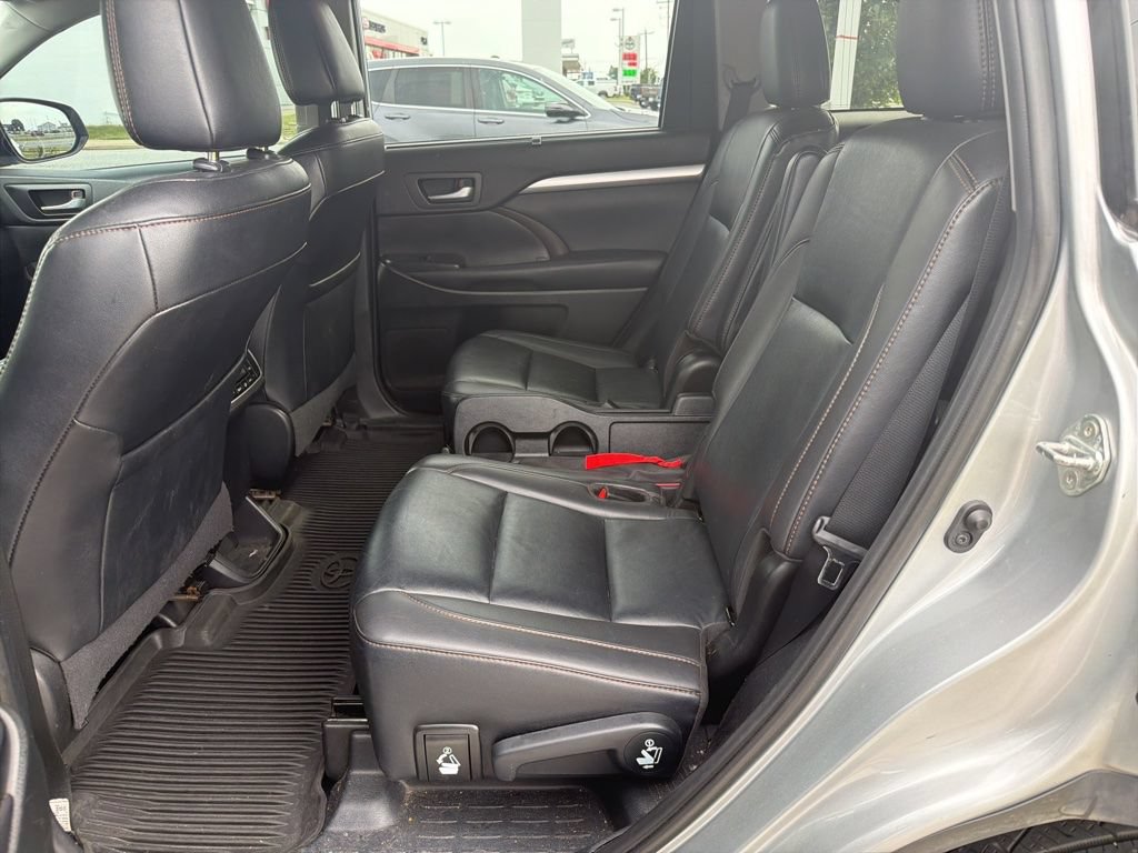 Used 2019 Toyota Highlander XLE AWD/4WD image 10