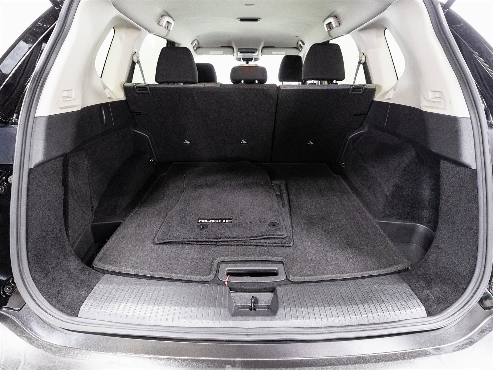 Used 2023 Nissan Rogue SV image 9