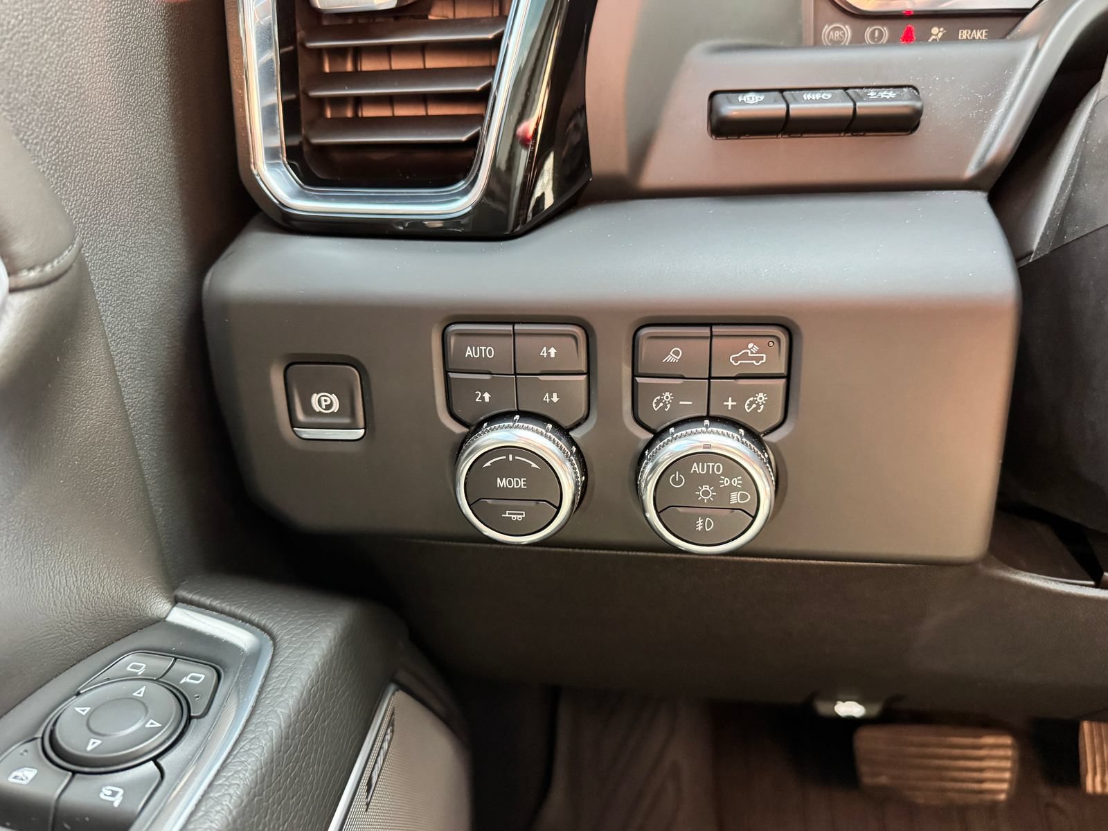Used 2024 GMC Sierra 1500 Denali w/ Denali Reserve Package AWD/4WD image 15
