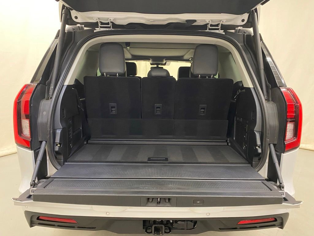 Used 2025 Ford Expedition Active AWD/4WD image 8