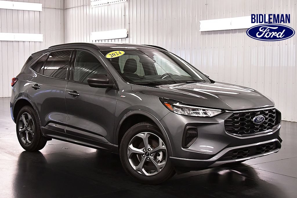Used 2024 Ford Escape ST-Line w/ Tech Pack #1 AWD/4WD image 1