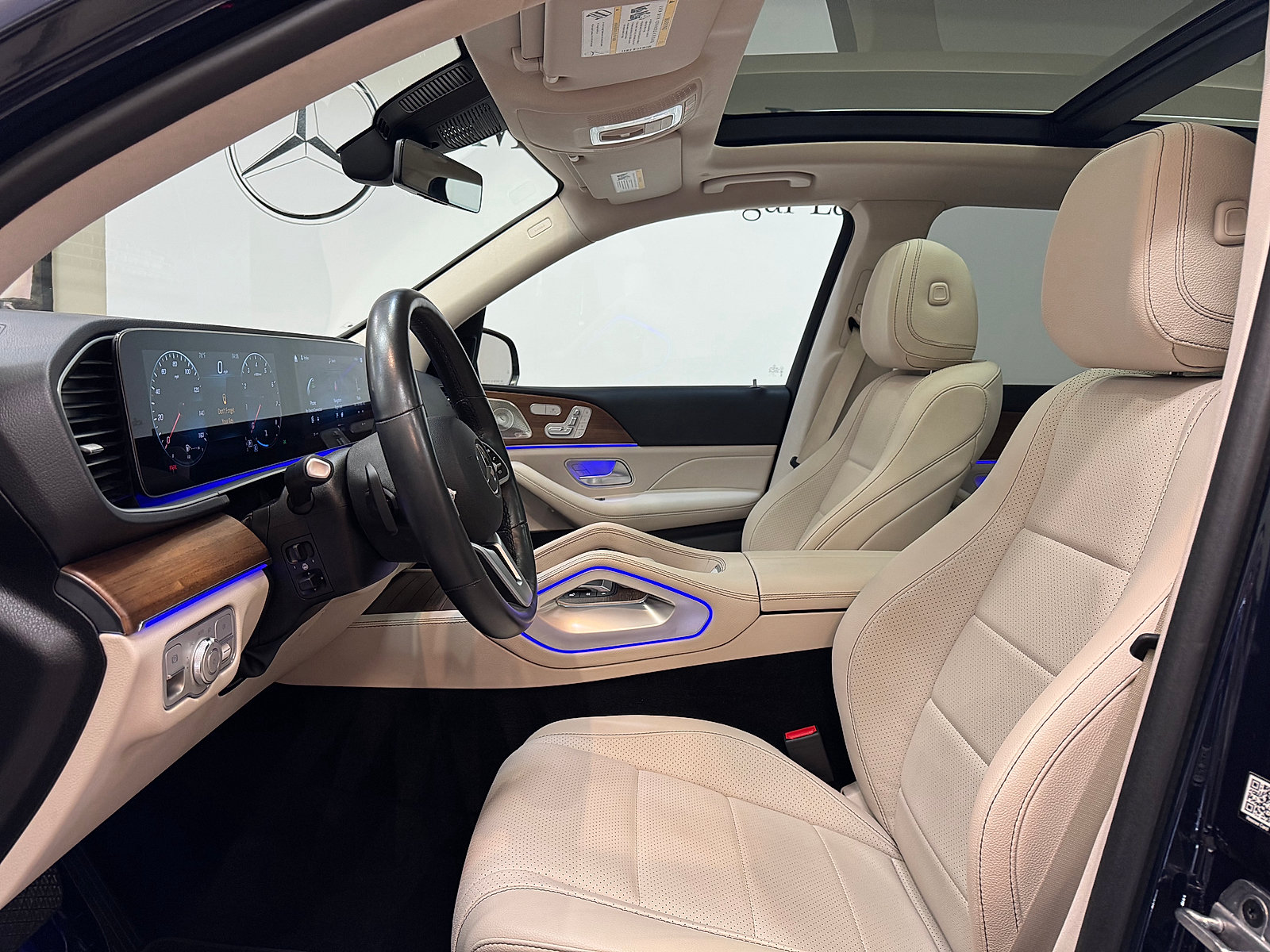 Used 2022 Mercedes-Benz GLE 350 4MATIC w/ Premium Package image 6