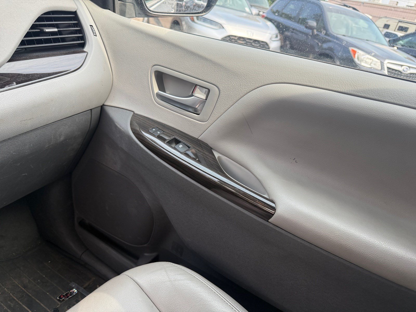 Used 2018 Toyota Sienna XLE w/ XLE Navigation Package AWD/4WD image 16