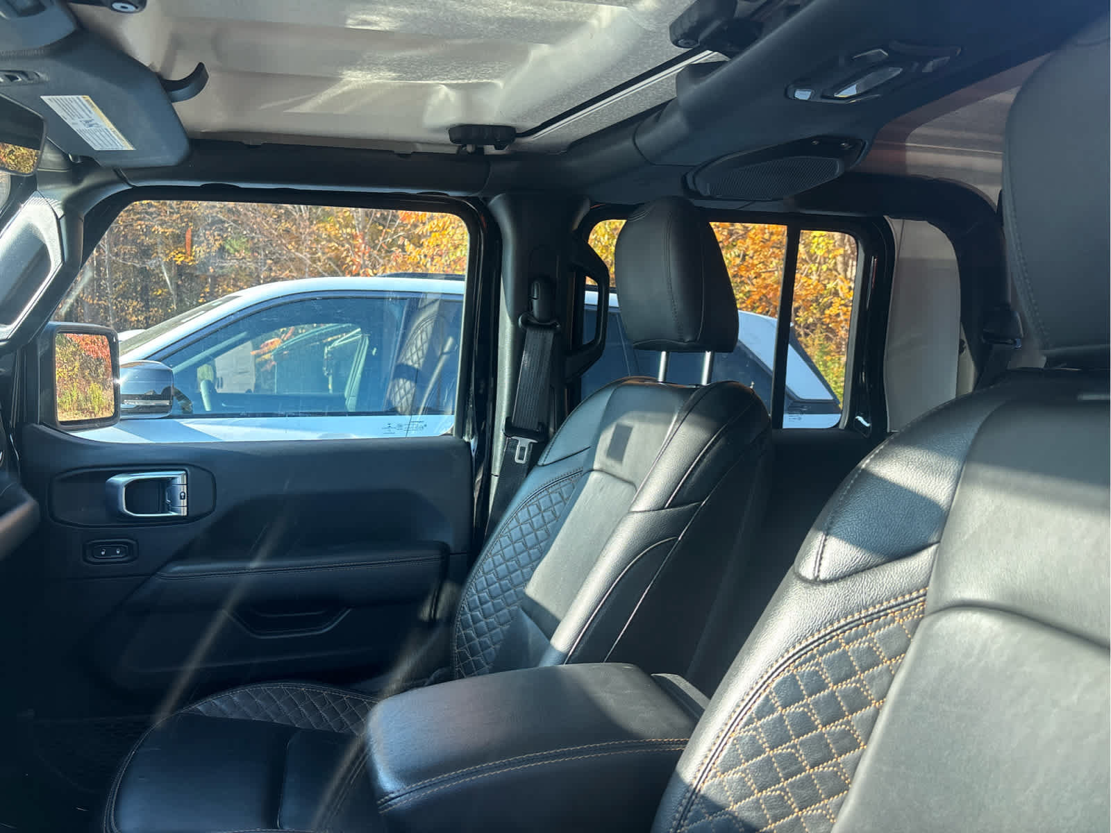 Used 2022 Jeep Gladiator Overland AWD/4WD image 2