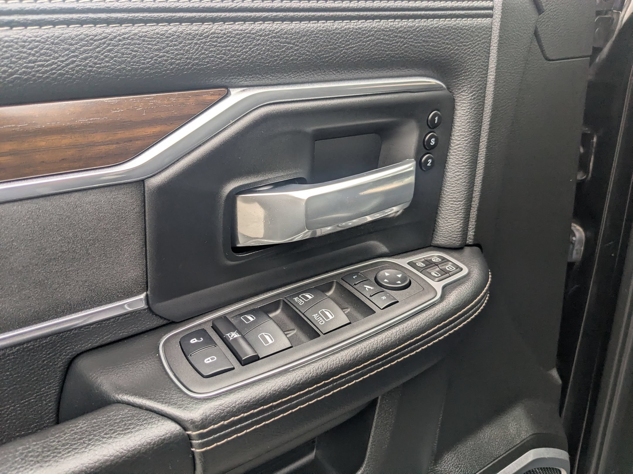 Used 2023 RAM 2500 Laramie AWD/4WD image 12