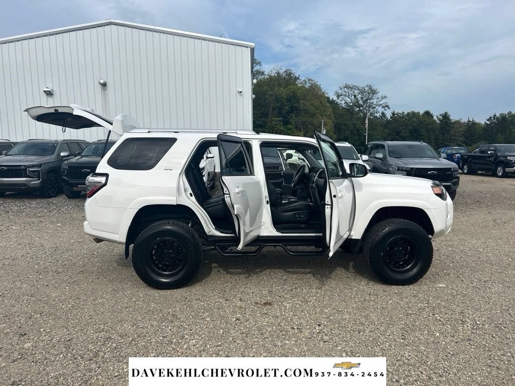 Used 2018 Toyota 4Runner SR5 Premium AWD/4WD image 29